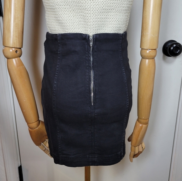 Free People Distressed Pencil Mini Denim Skirt Size 2 - Picture 5 of 7